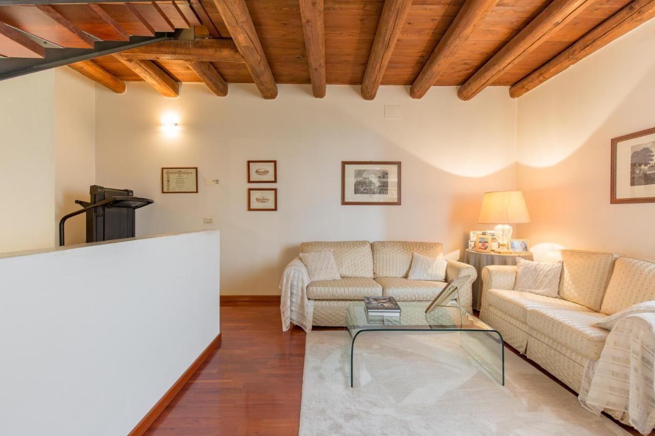 Bed & Breakfast Corte Antica Canossa Del 1600