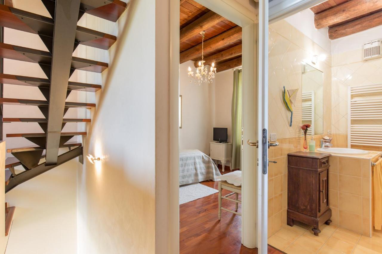 Corte Antica Canossa Del 1600 Bed & Breakfast *